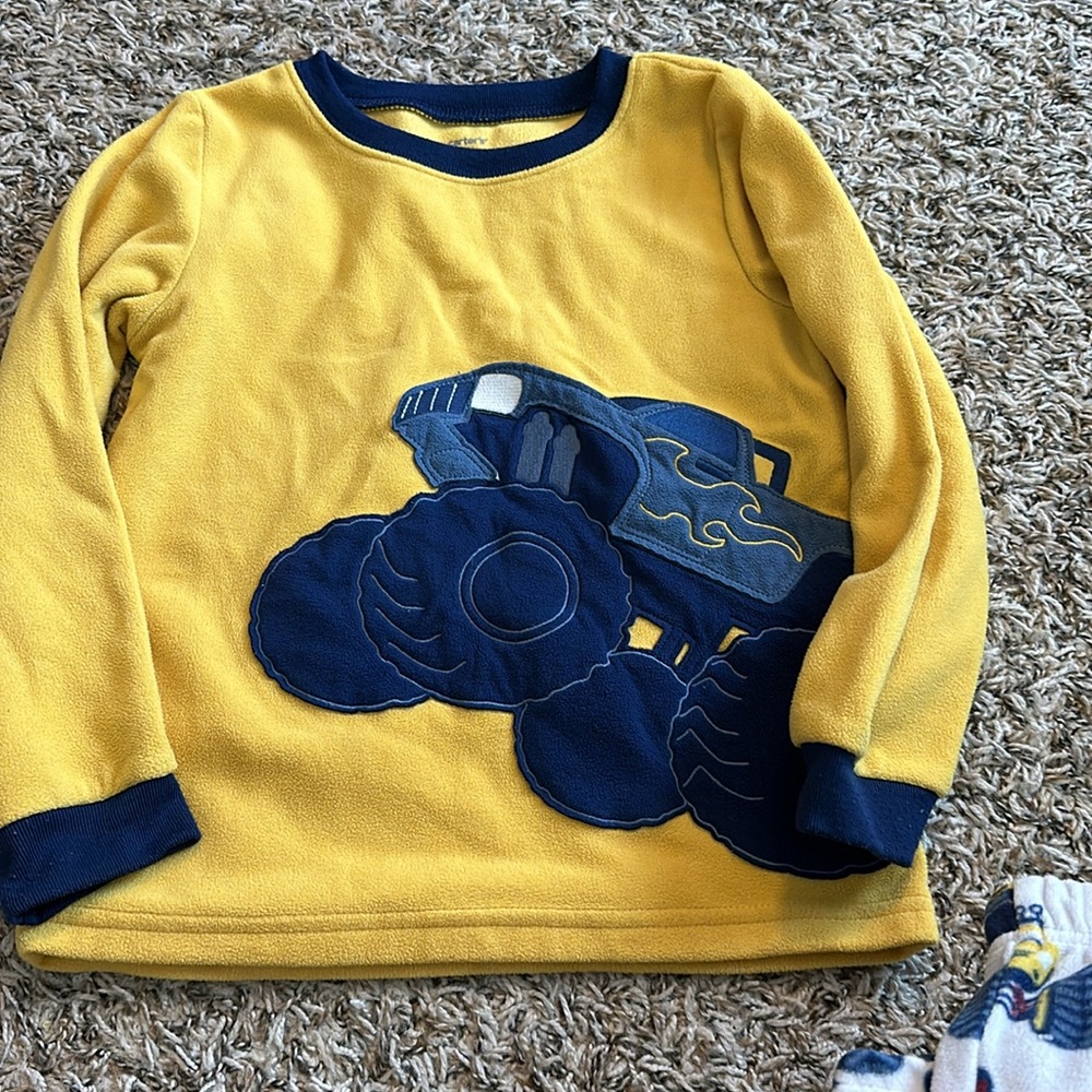 Like new fleece Carter’s size 5 fleece pajamas. 3 - Picture 2 of 5
